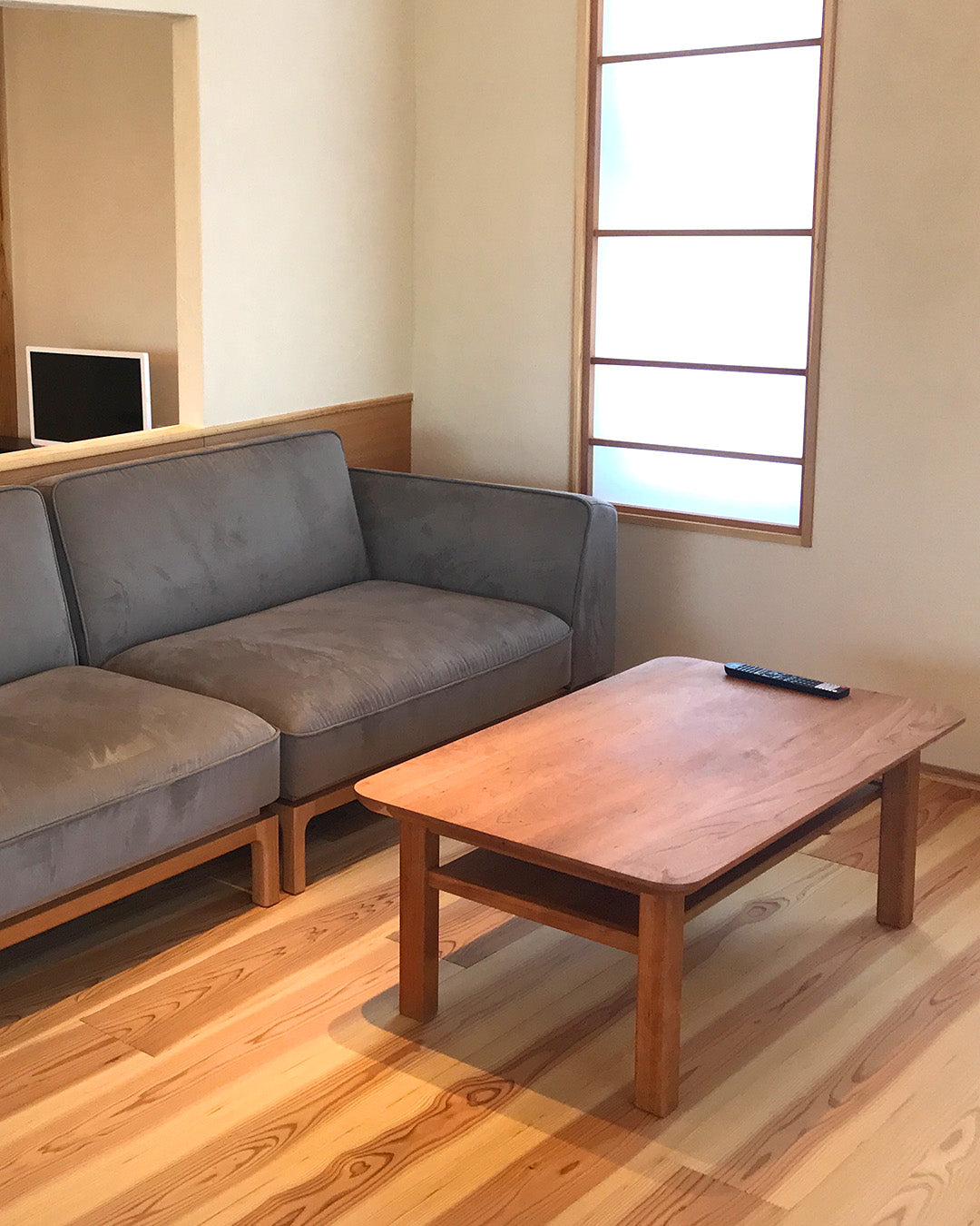 お部屋に統一感を。ブラックチェリーのコーヒーテーブル