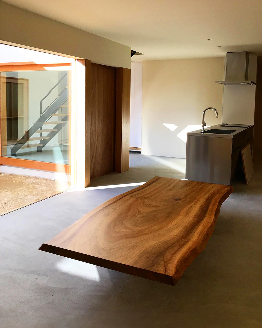 クスノキの一枚板ローテーブル