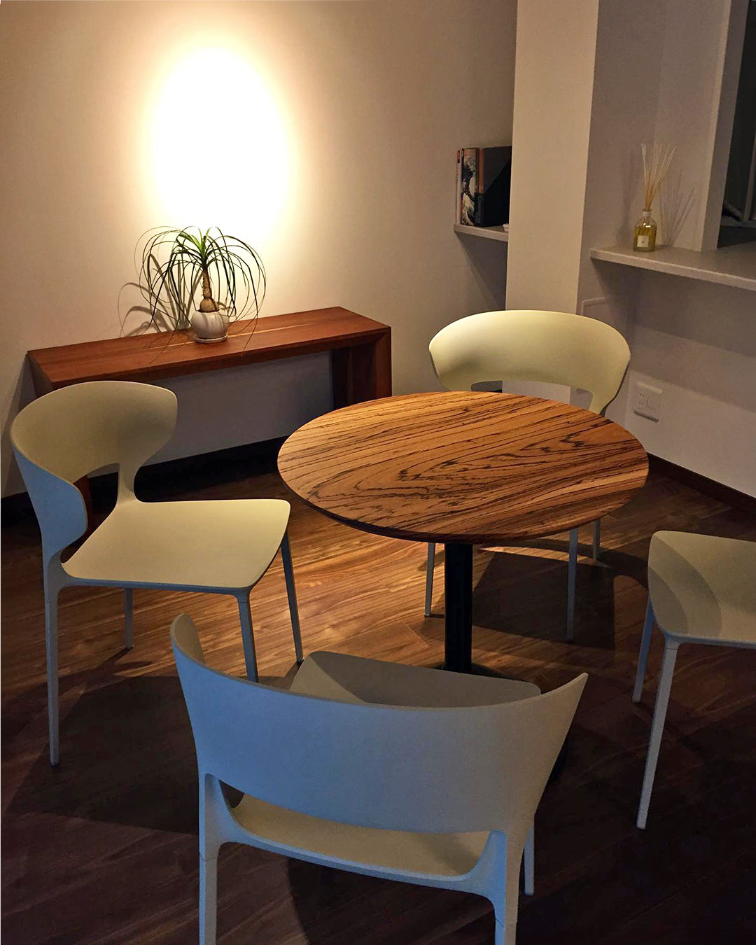 ゼブラウッドのラウンドテーブル