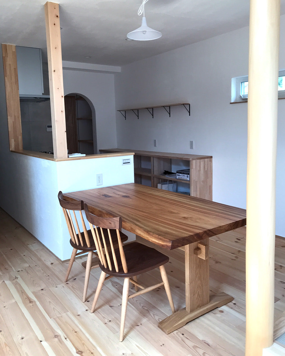 クスの4人用一枚板ダイニングテーブル