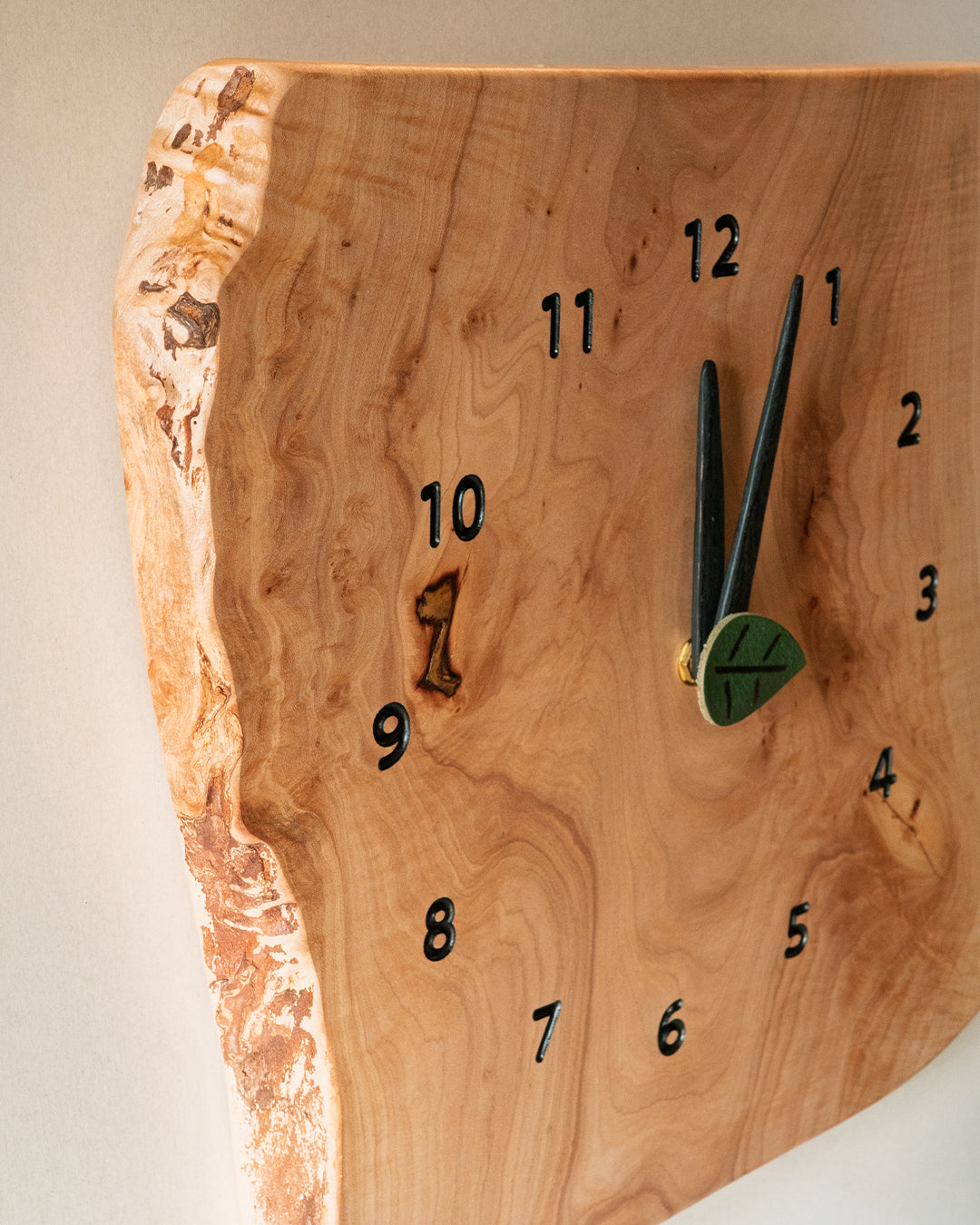 木の時計展 | ユリイカ 森の掛け時計 モミジ L | 14-L-3
