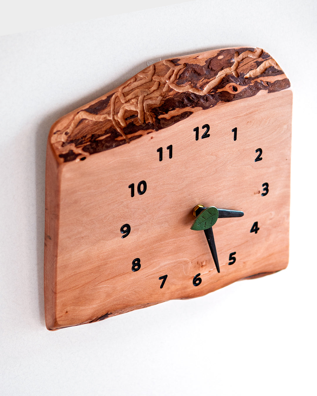 木の時計展 | ユリイカ 森の掛け時計 モミジML| 9-3-1