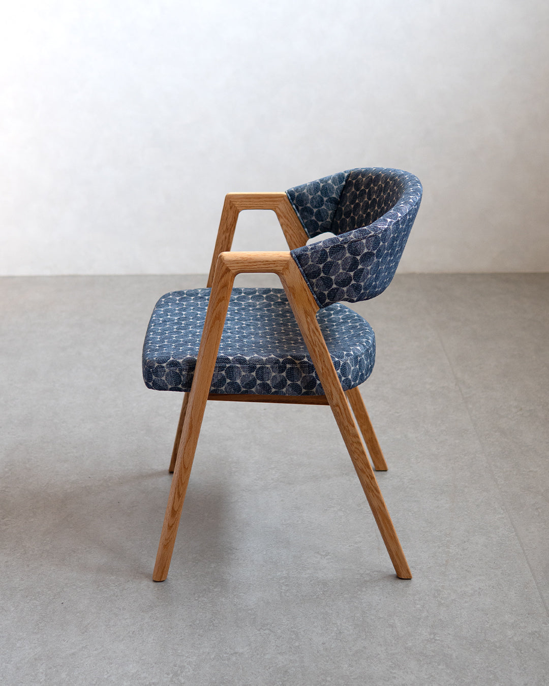 ナガノインテリア | KC323 ARM CHAIR - レッドオーク