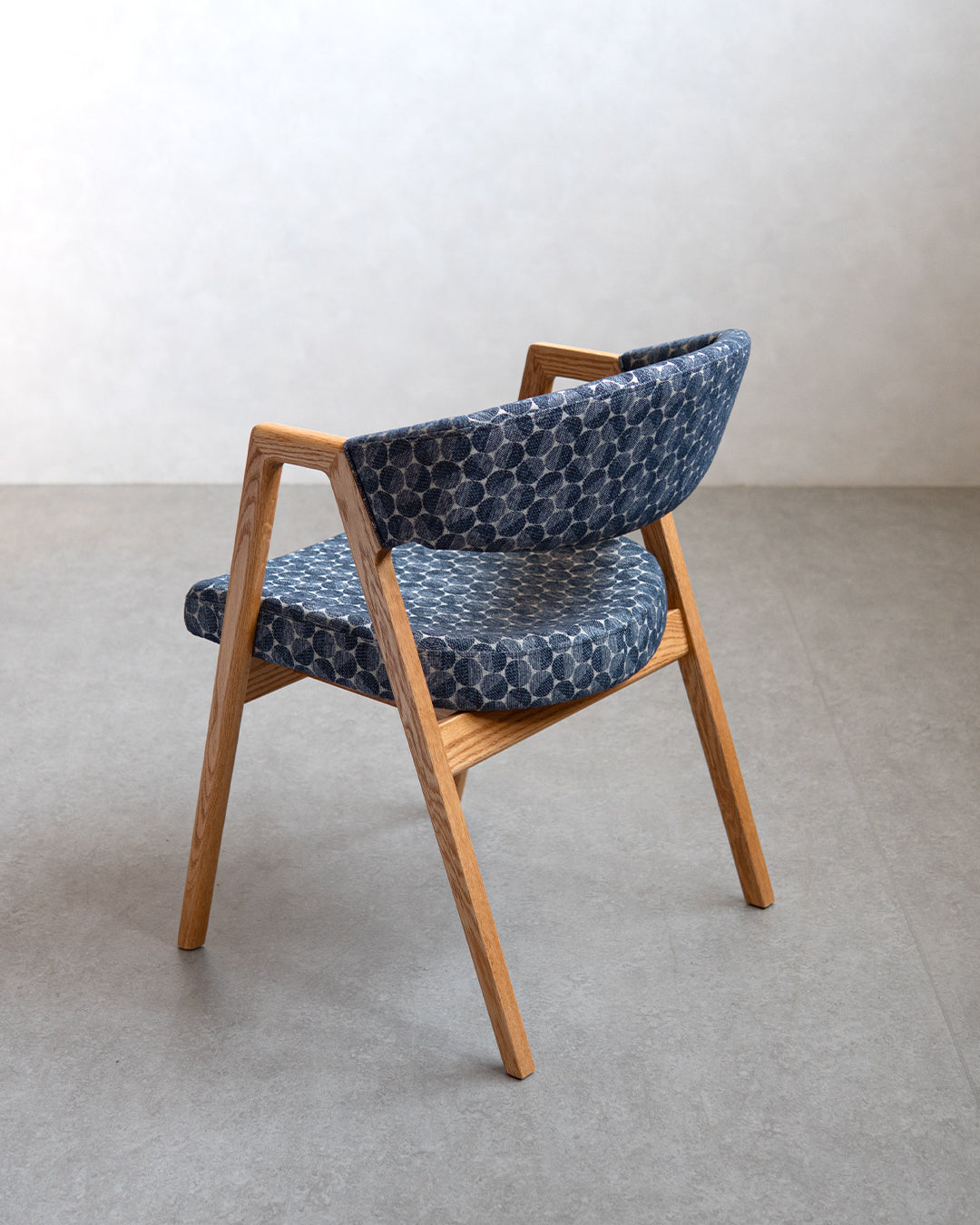 ナガノインテリア | KC323 ARM CHAIR - レッドオーク