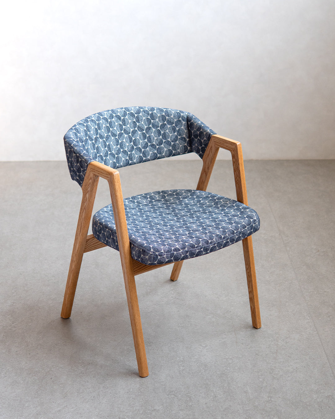 ナガノインテリア | KC323 ARM CHAIR - レッドオーク