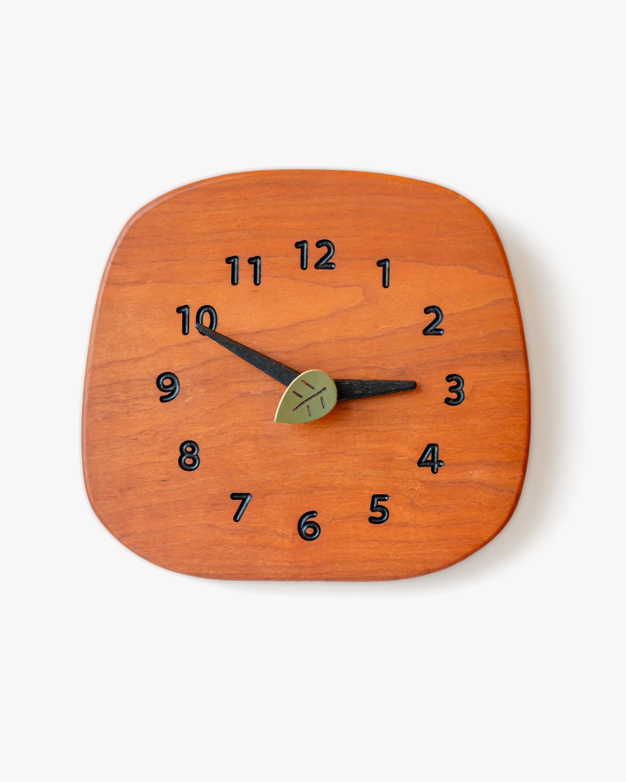 木の時計展 | ユリイカ 森の掛け時計 ブラックチェリーM|11-2