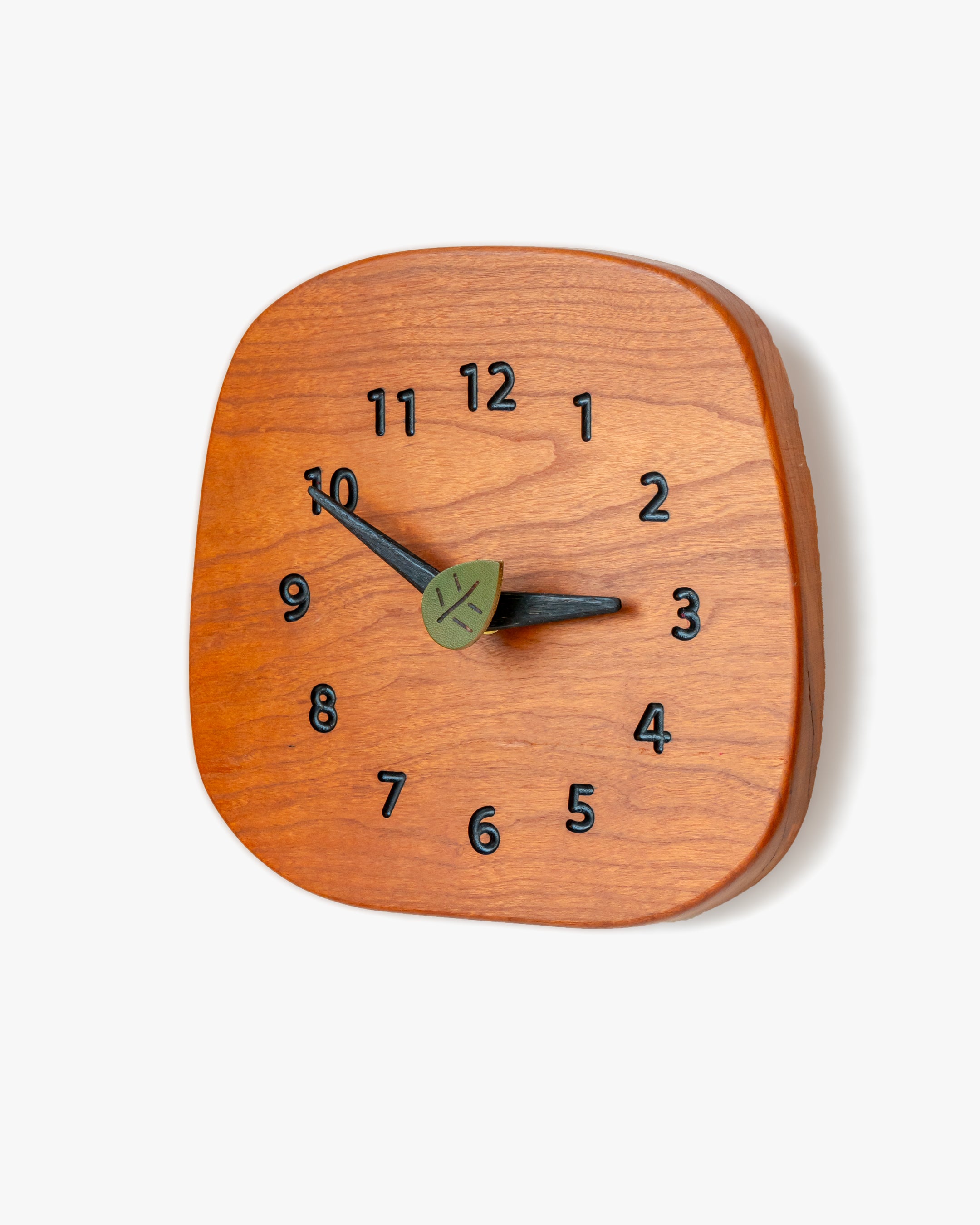 木の時計展 | ユリイカ 森の掛け時計 ブラックチェリーM|11-2