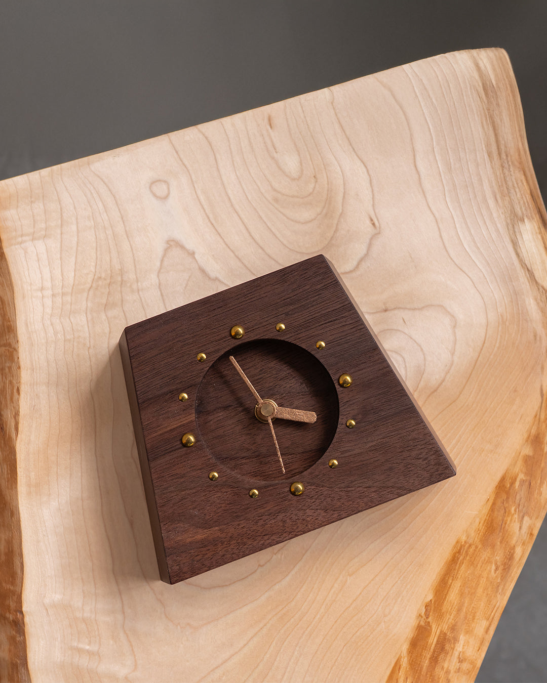 HAZAI clock - Walnut