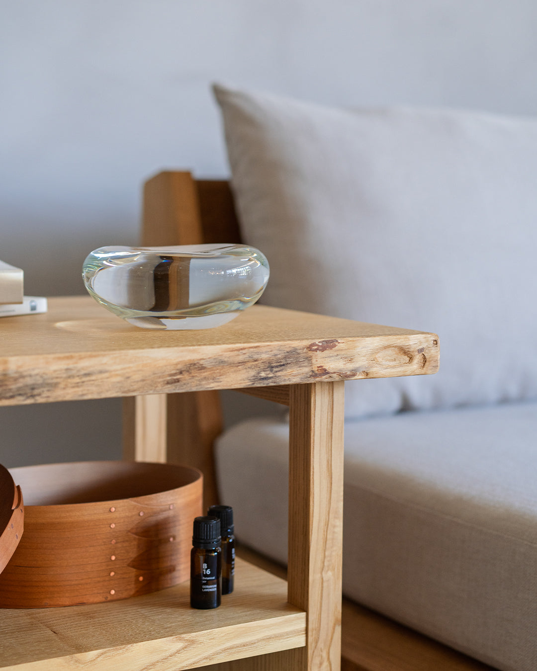 cnt008 / moon table