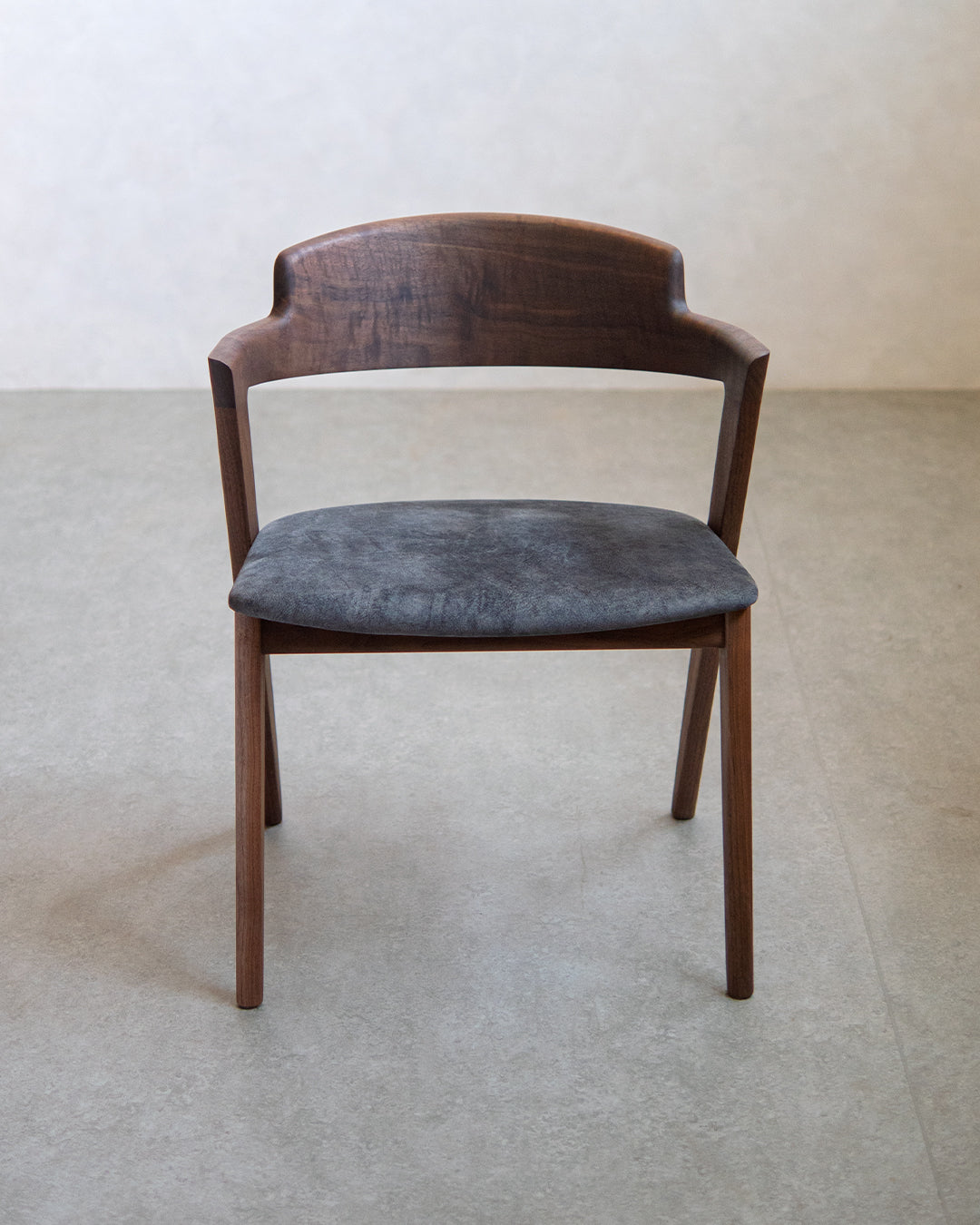 イストク | VIOLA チェア セミアーム - ウォールナット