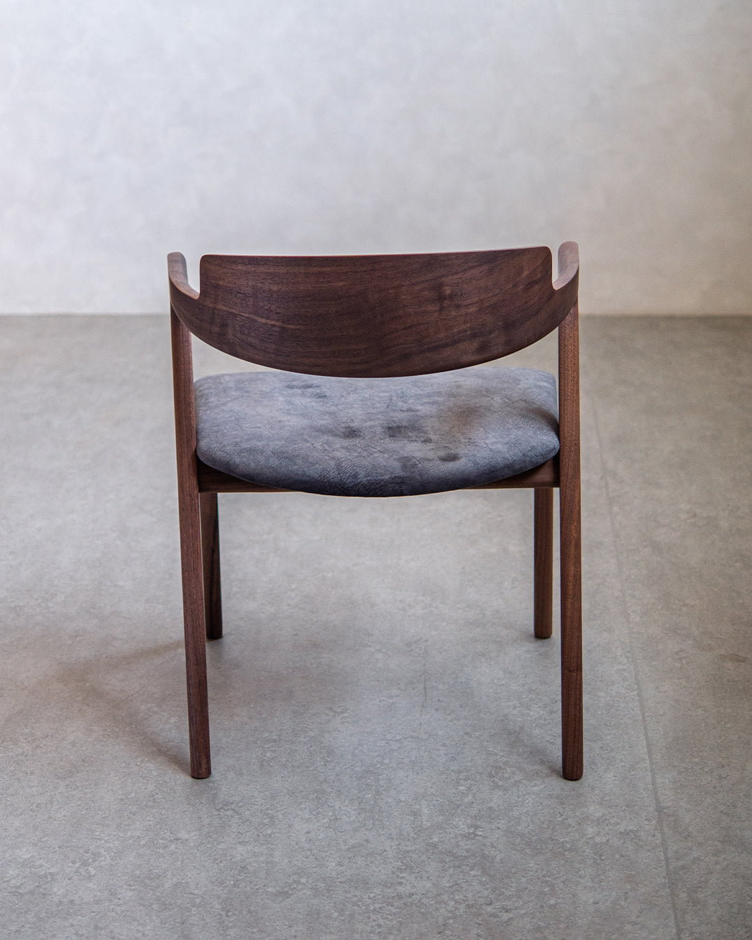 イストク | VIOLA チェア セミアーム - ウォールナット