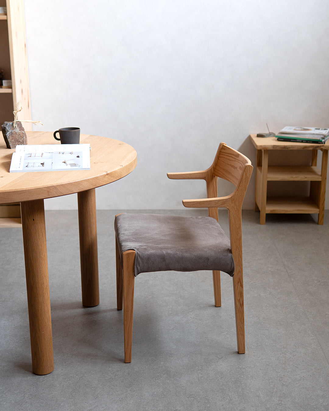 ナガノインテリア | DC343 ARM CHAIR - レッドオーク