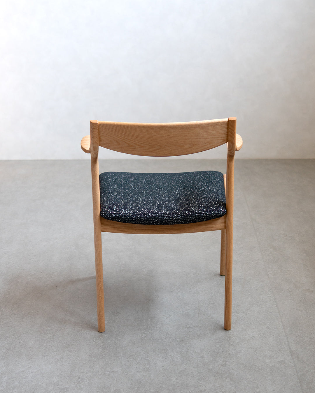 シキファニチア | ナスビセミアームチェア