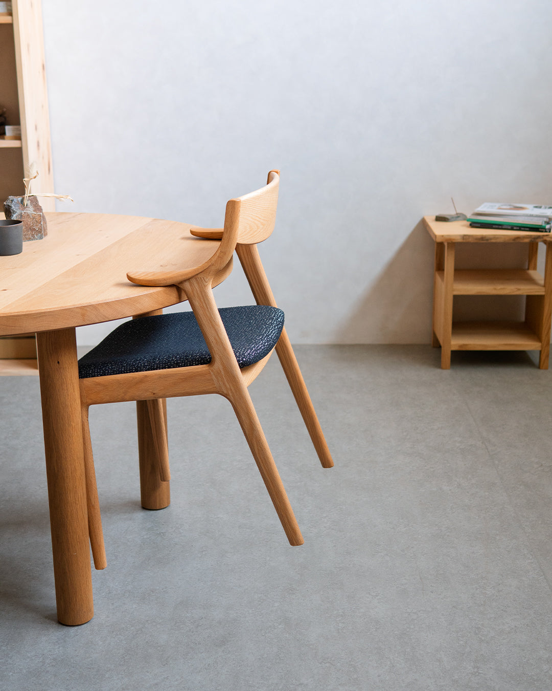 シキファニチア | ナスビセミアームチェア