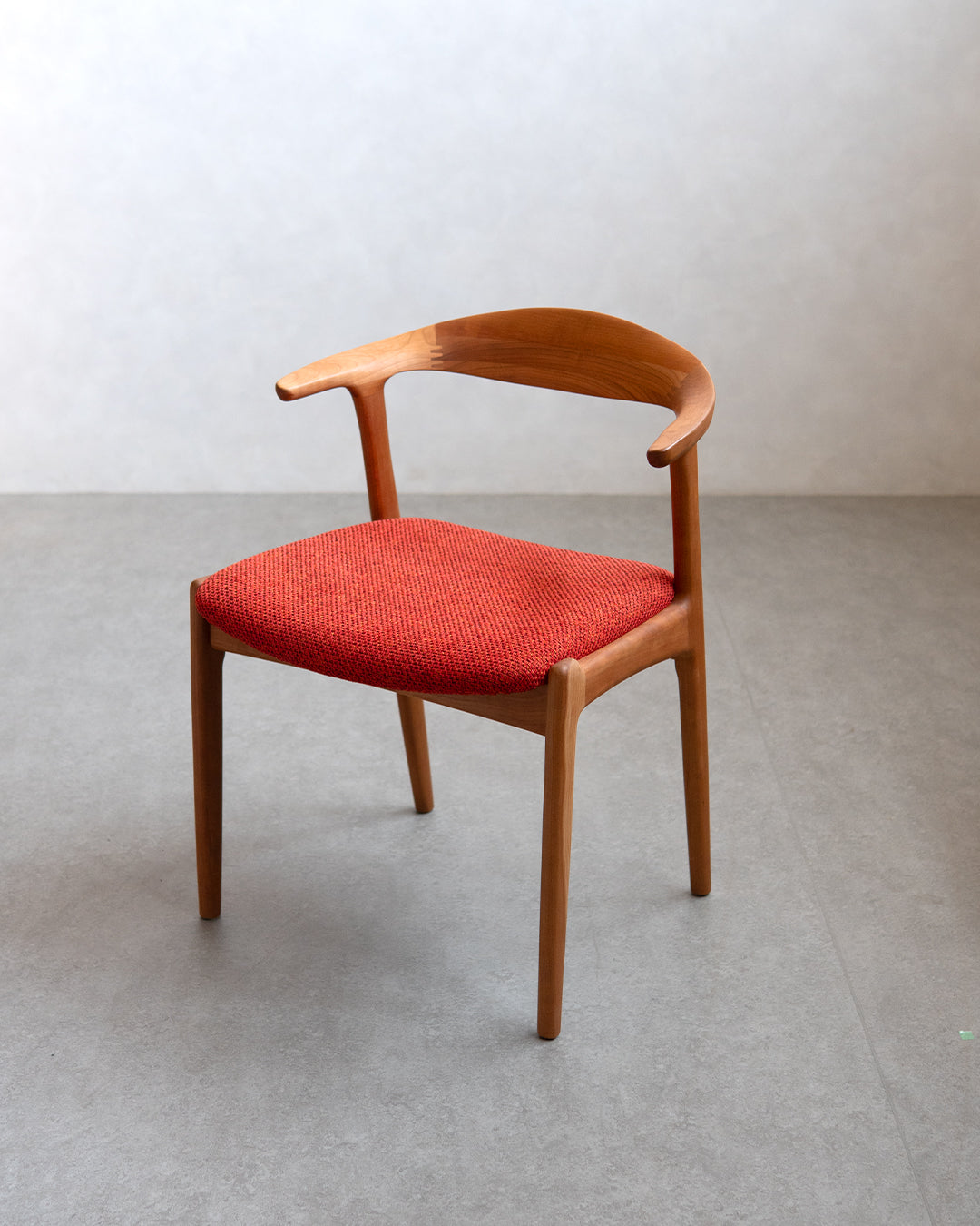 シキファニチア | オメガ S セミアームチェア