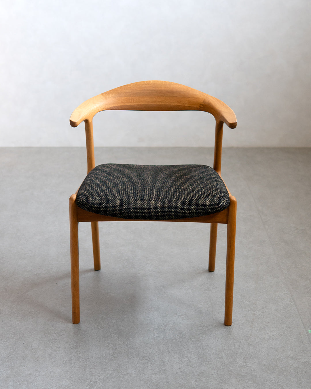 シキファニチア | オメガセミアームチェア