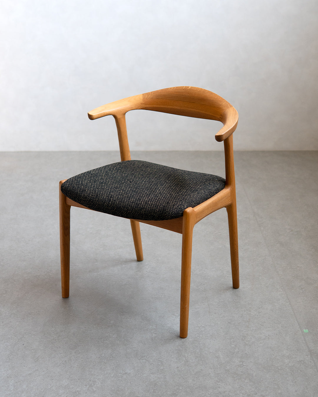 シキファニチア | オメガセミアームチェア