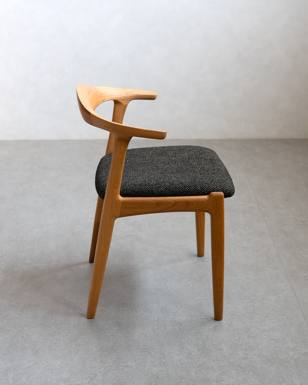 シキファニチア | オメガセミアームチェア