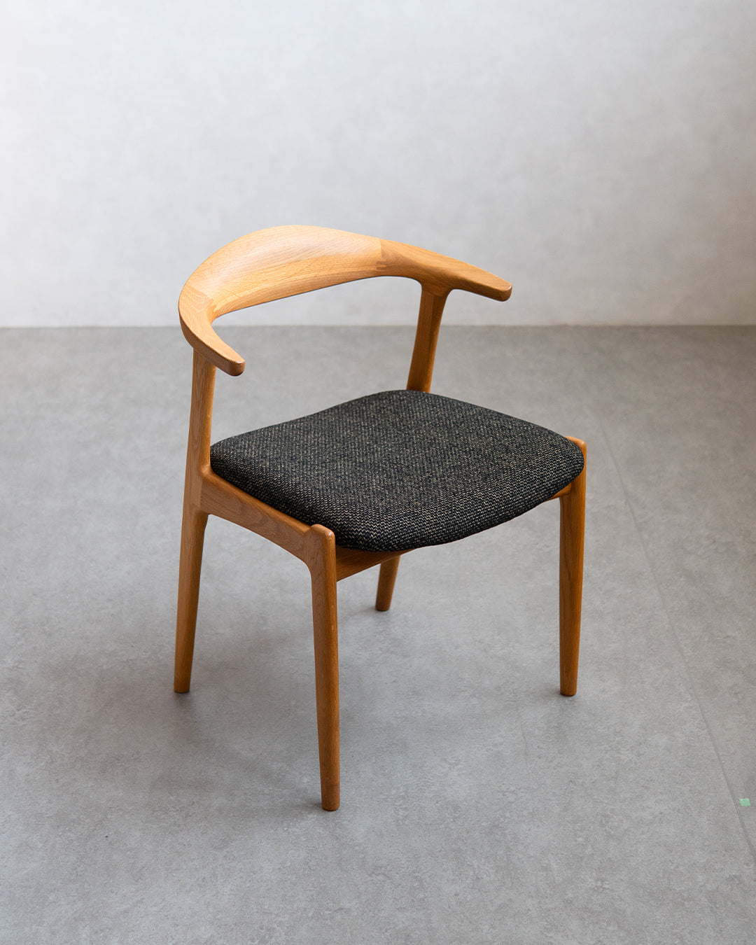 シキファニチア | オメガセミアームチェア