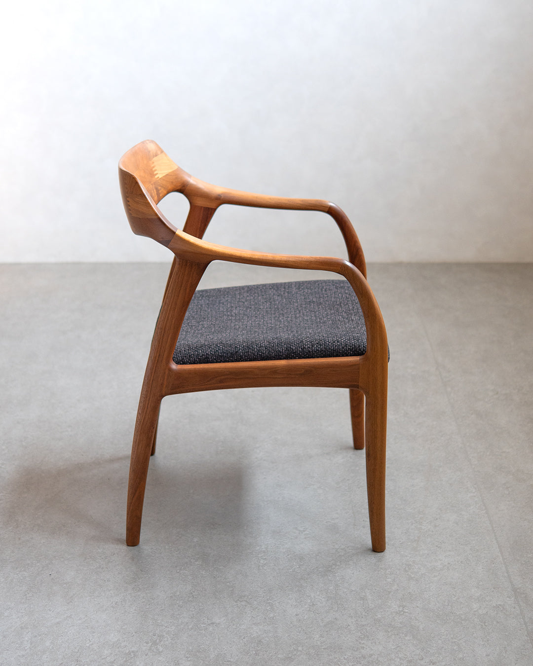 シキファニチア | ワープ2アームチェア