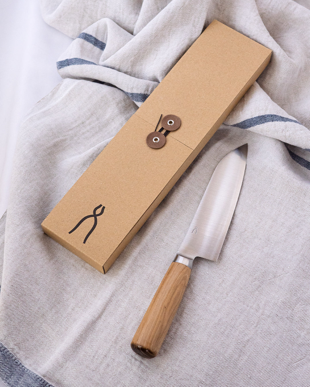 "手になじんでスパッと切れる"三徳包丁 (万能170mm)