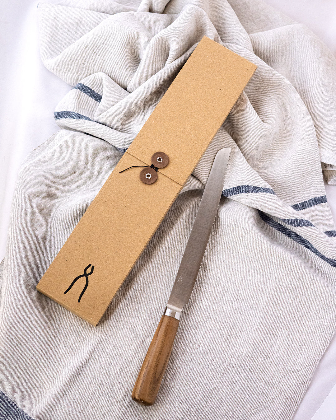 "サンドウィッチの耳がスッと切れる"パン切り包丁