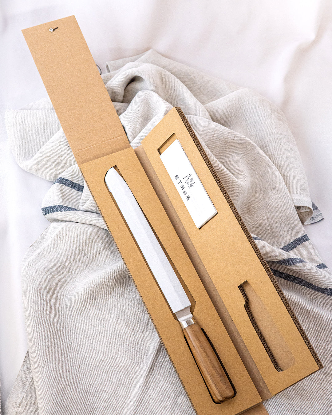 "サンドウィッチの耳がスッと切れる"パン切り包丁