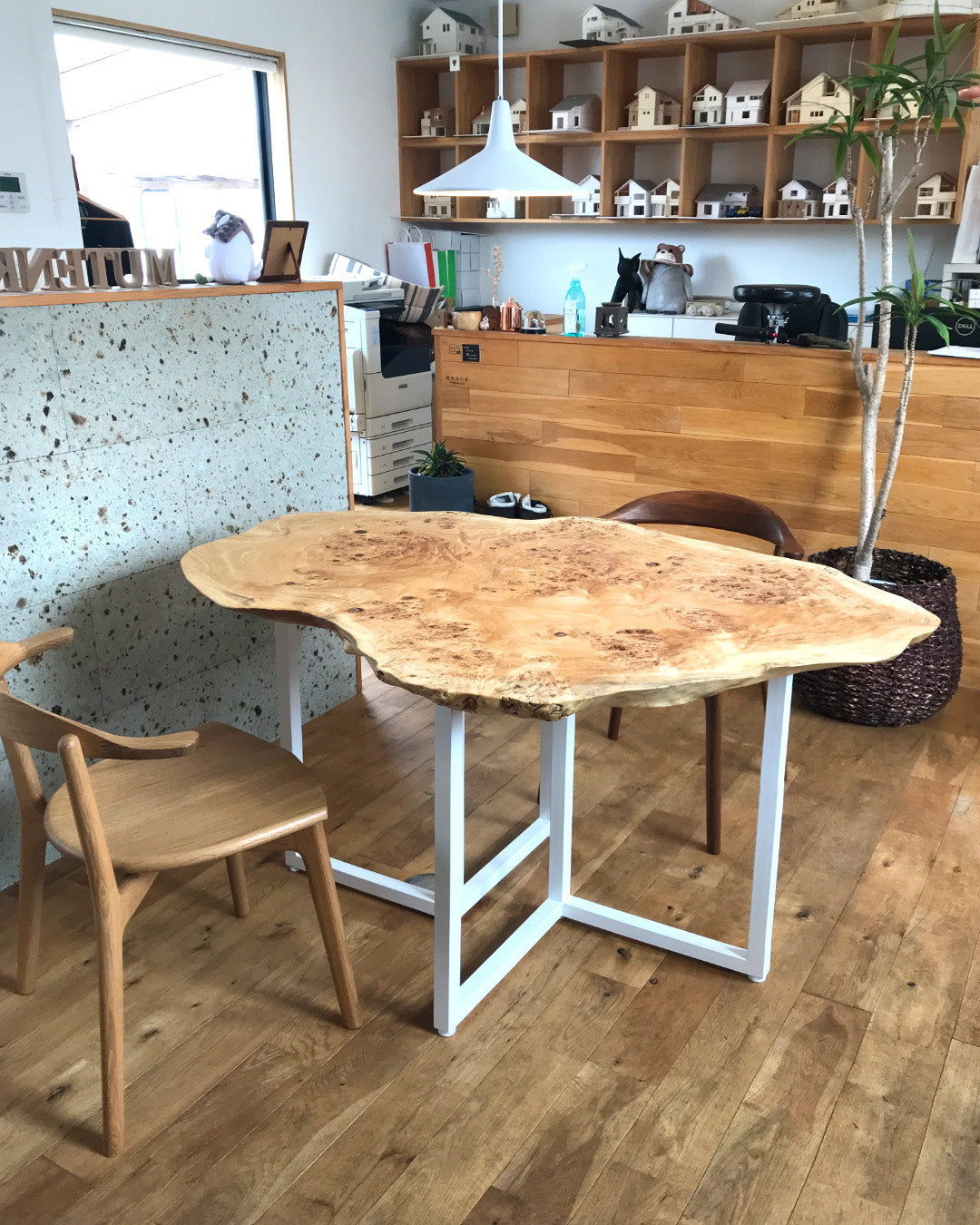 ☆コー♦︎年末セール♦︎送料込①(栴檀耳付一枚板天板)サイドテーブル、TV台 THE TV BOARD / LOW TABLE くるみ × Stainless – KANADEMONO