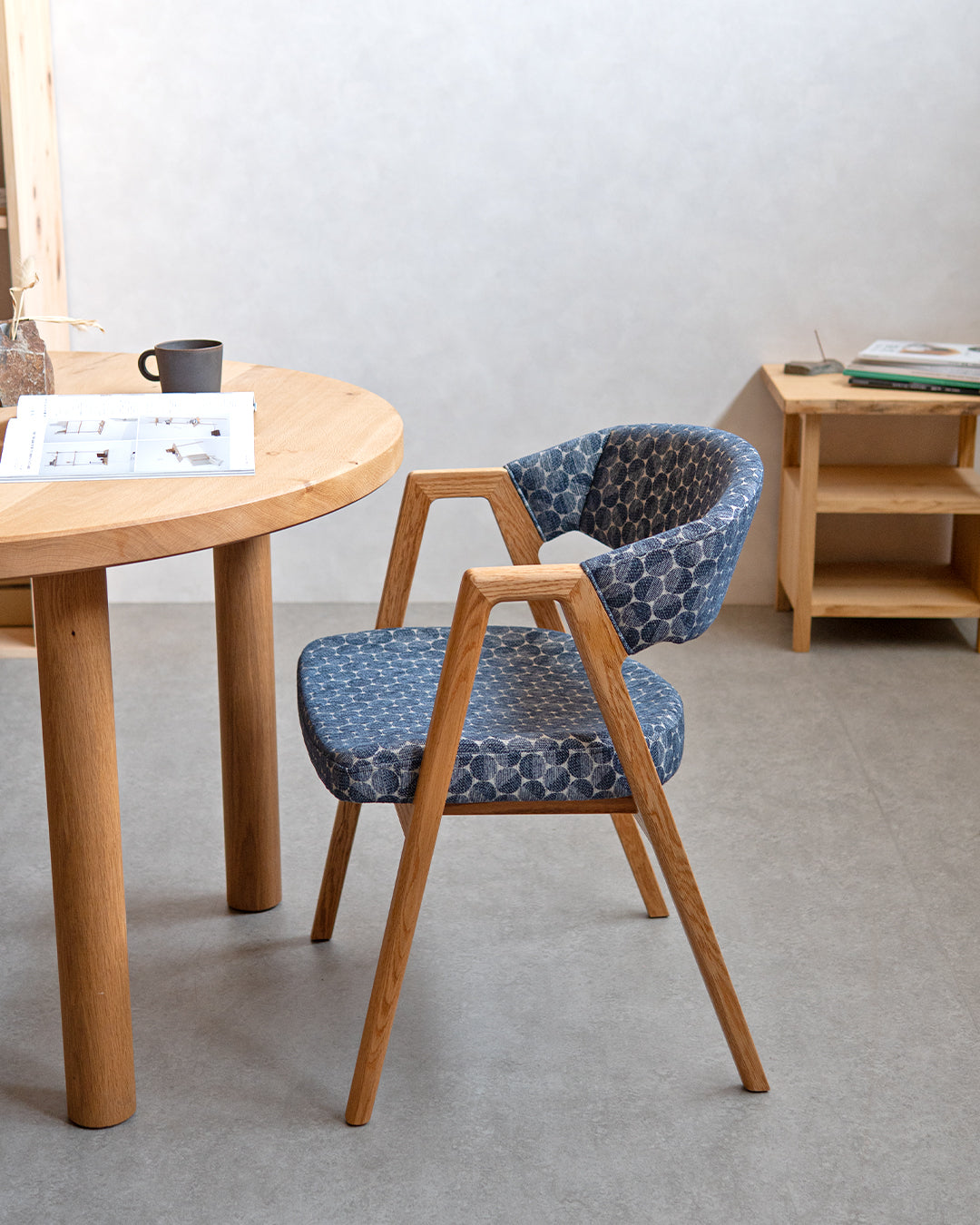 【極美品】ナガノインテリア アームチェア レッドオーク 無垢材 ナガノインテリア ｜ DC354 ARM CHAIR（板座） - レッドオーク