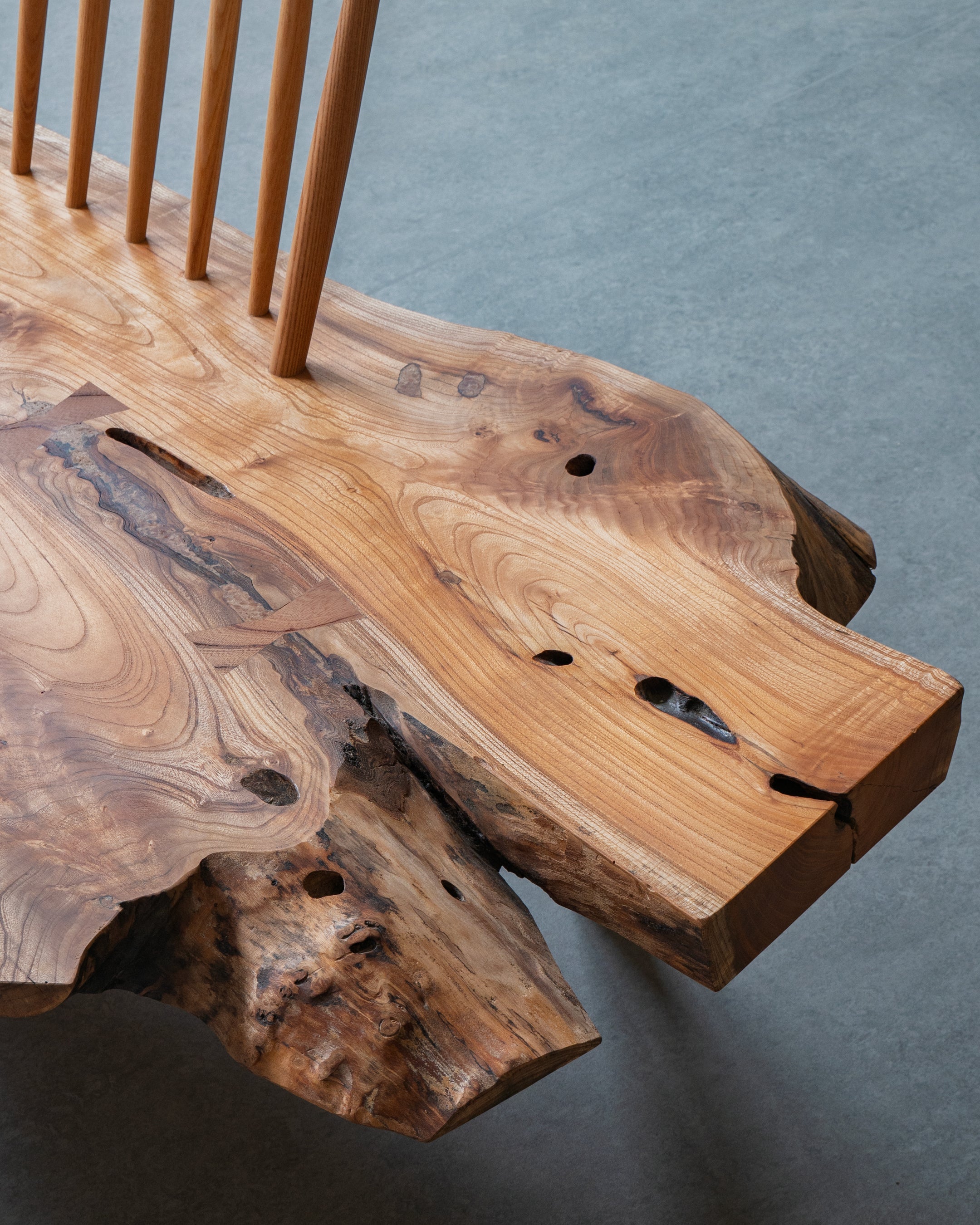 ケヤキのベンチ