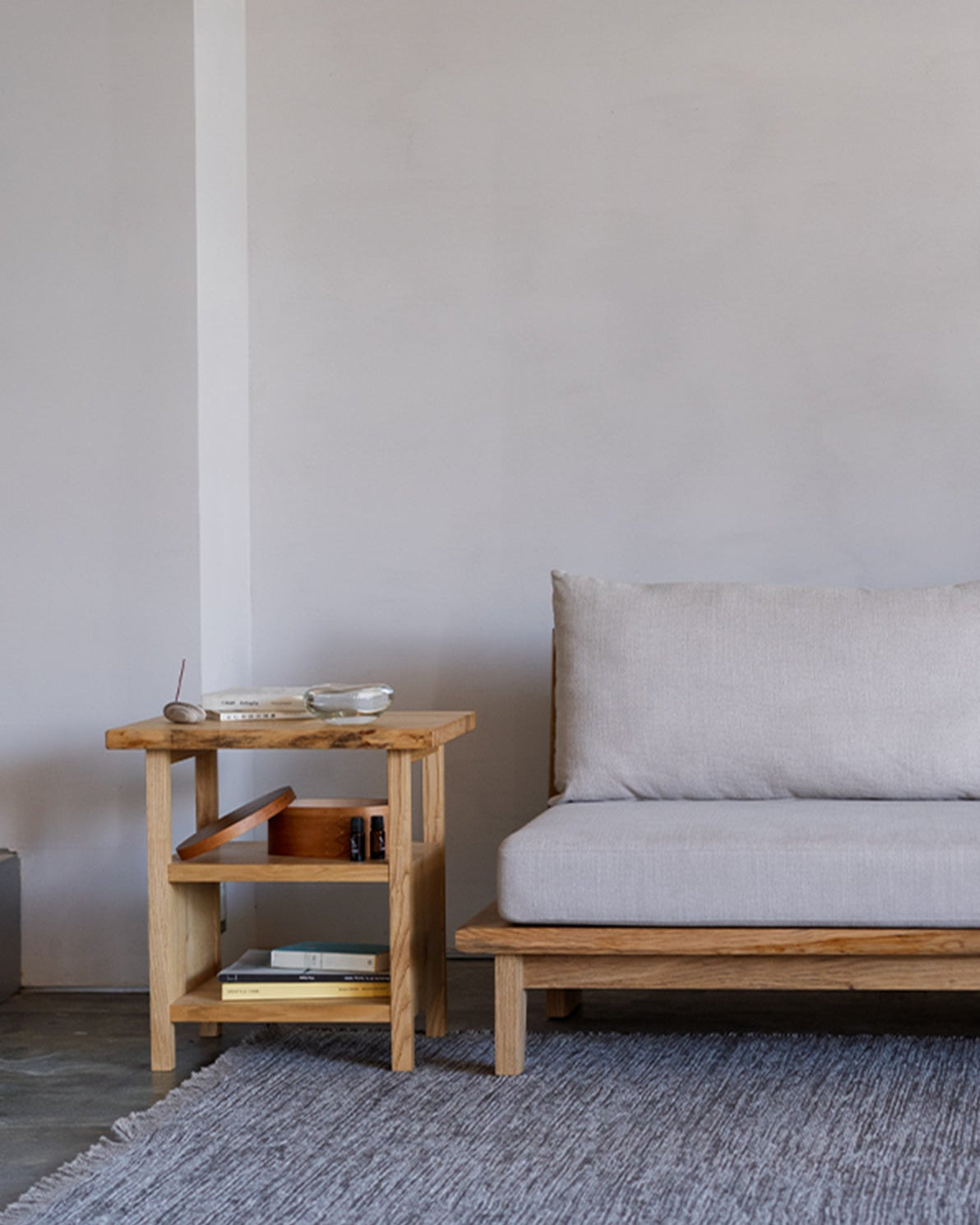 cnt008 / moon table