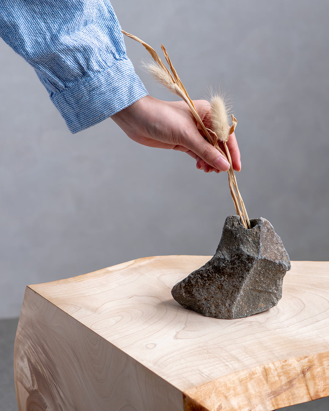 INASE｜stone vase（根府川石）