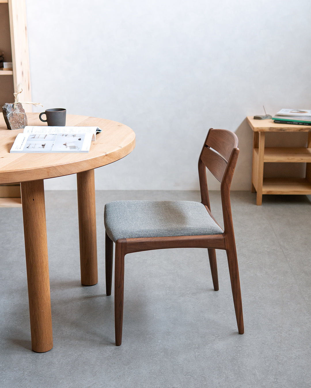 シキファニチア ユナ セミアームチェア 天然木 皮革(牛) ブラック 黒