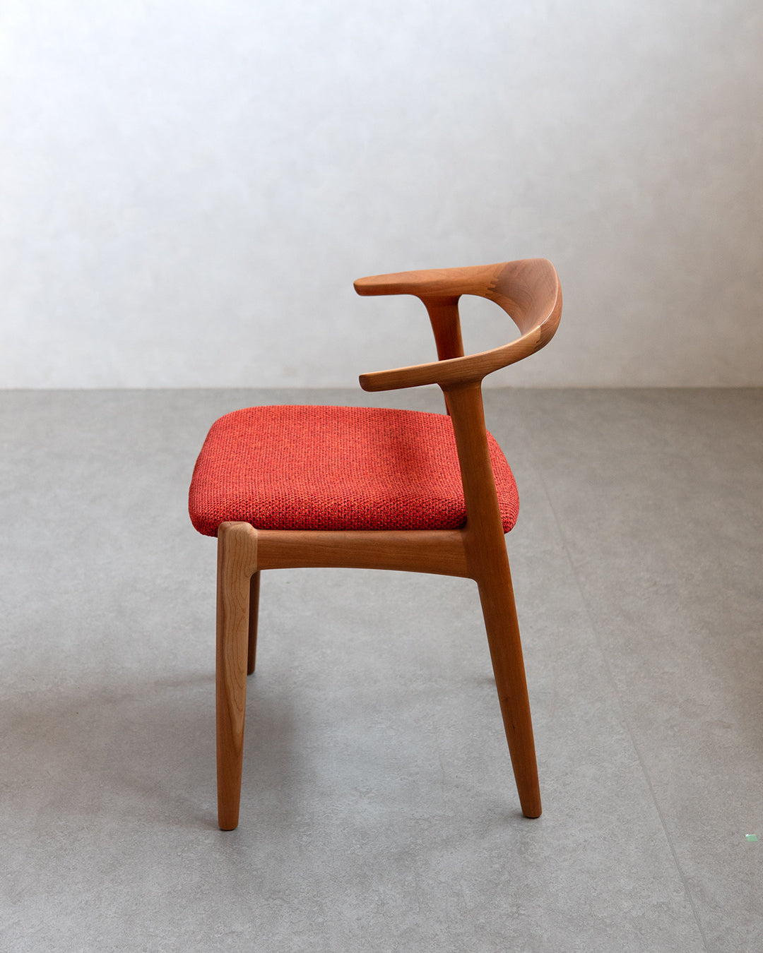 シキファニチア ｜ オメガ S セミアームチェア