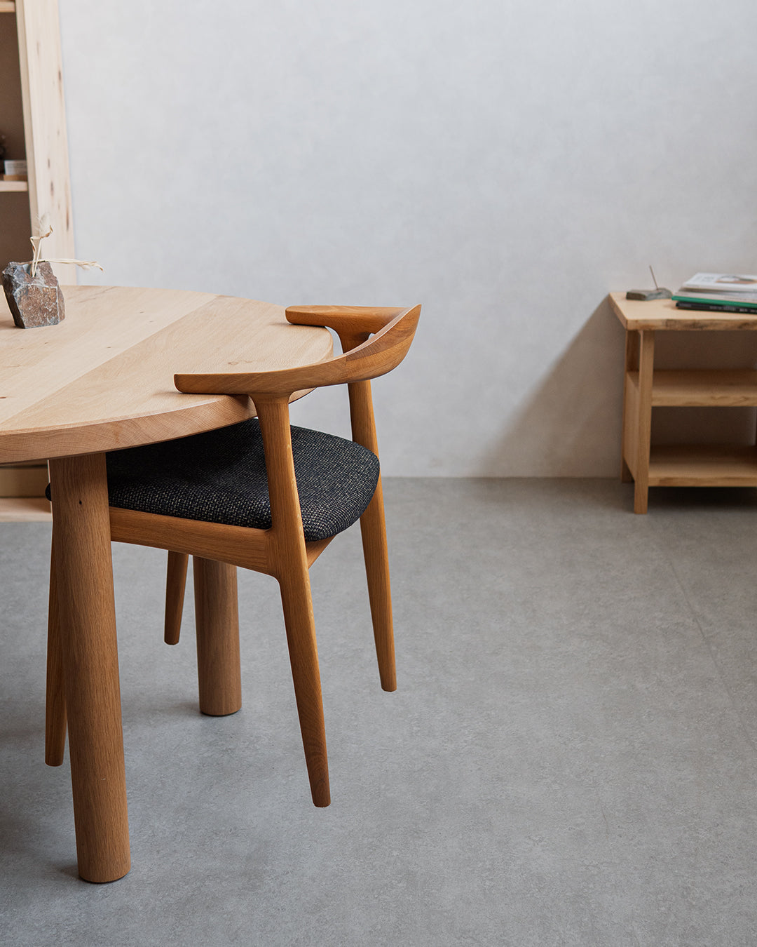 シキファニチア ｜ オメガセミアームチェア