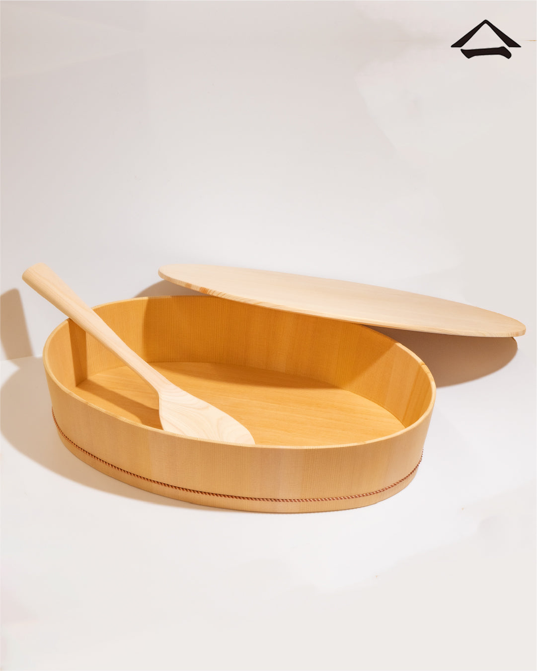 山一 ｜ 楕円の飯台